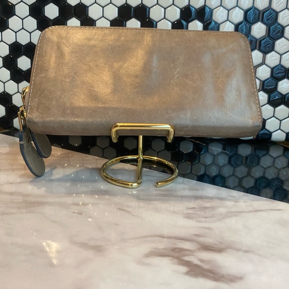 EUC Chloe long zippy wallet - Picture 2 of 7